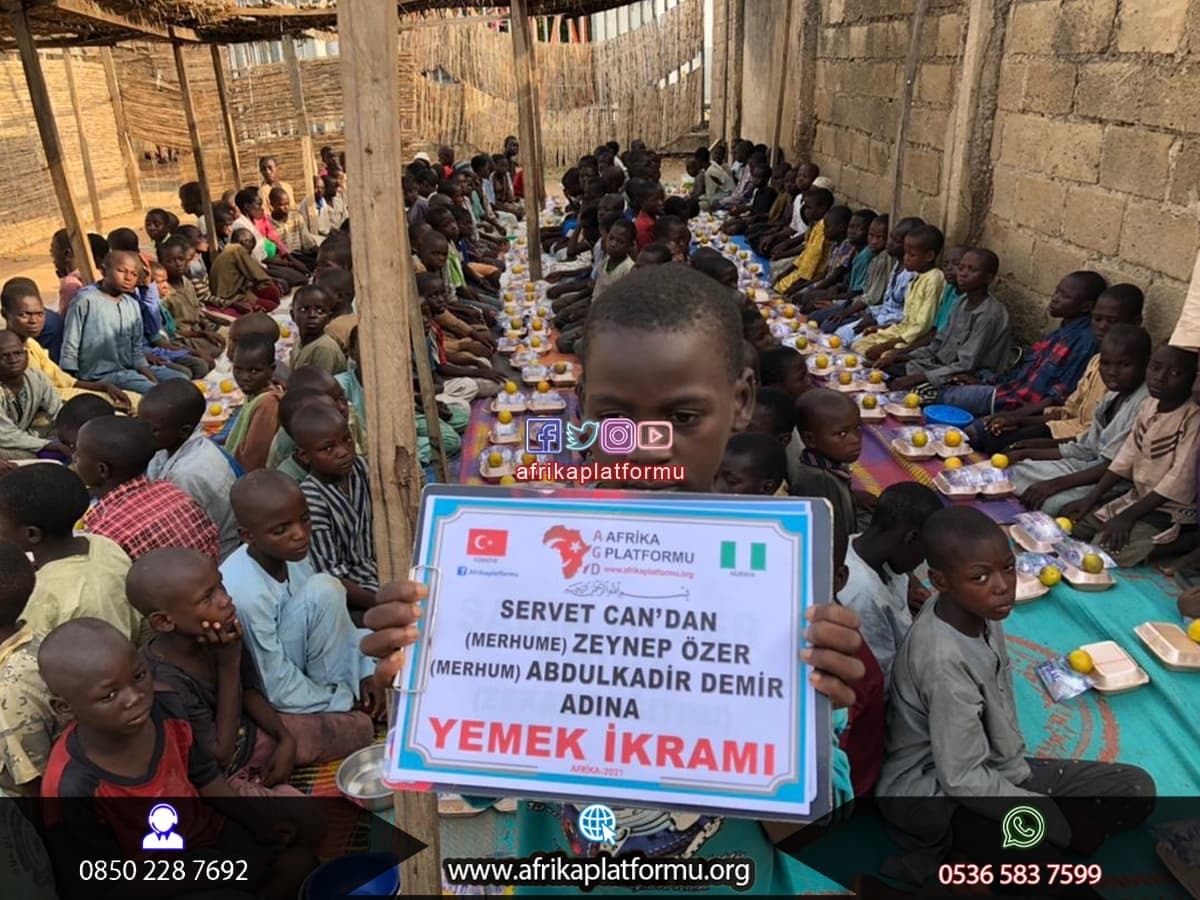Afrika'da Yemek İkramı
                            