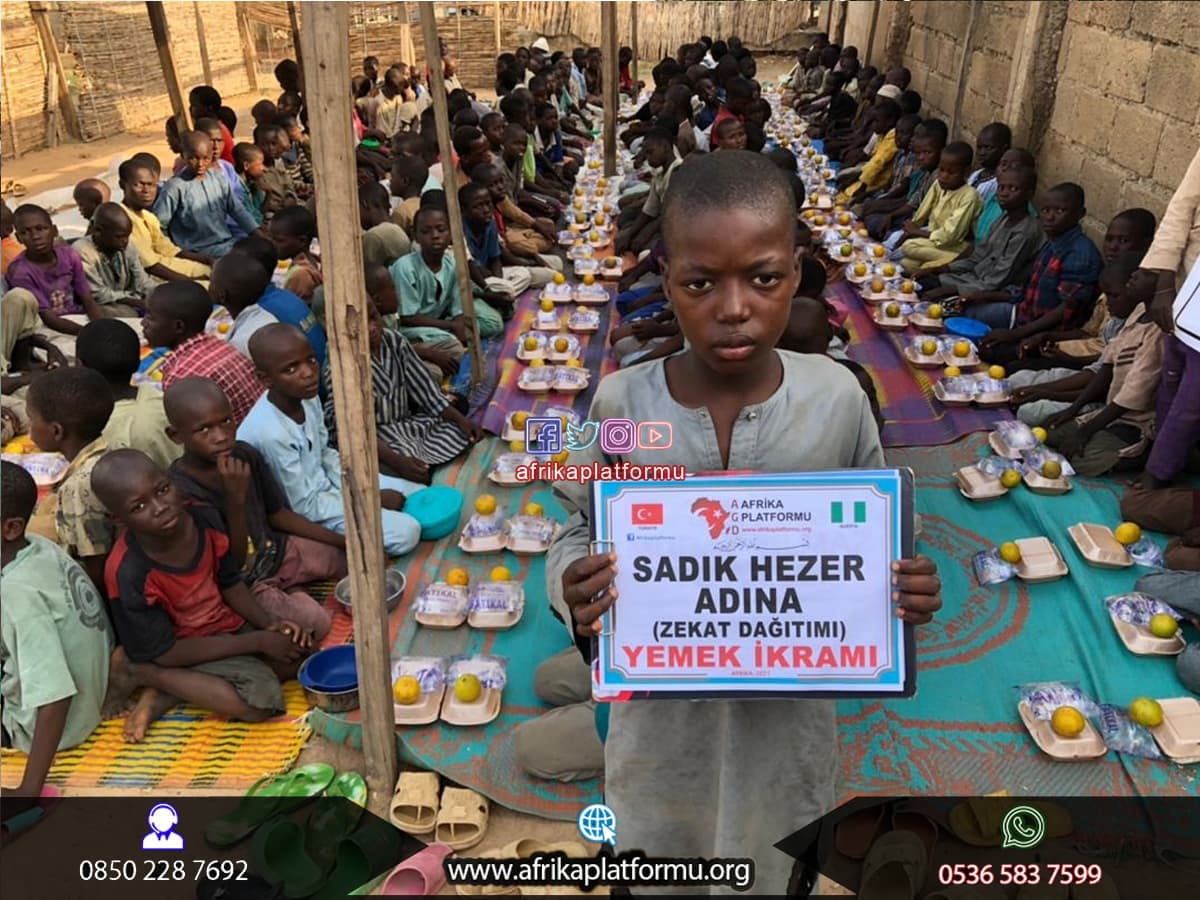 Afrika'da Yemek İkramı
                            