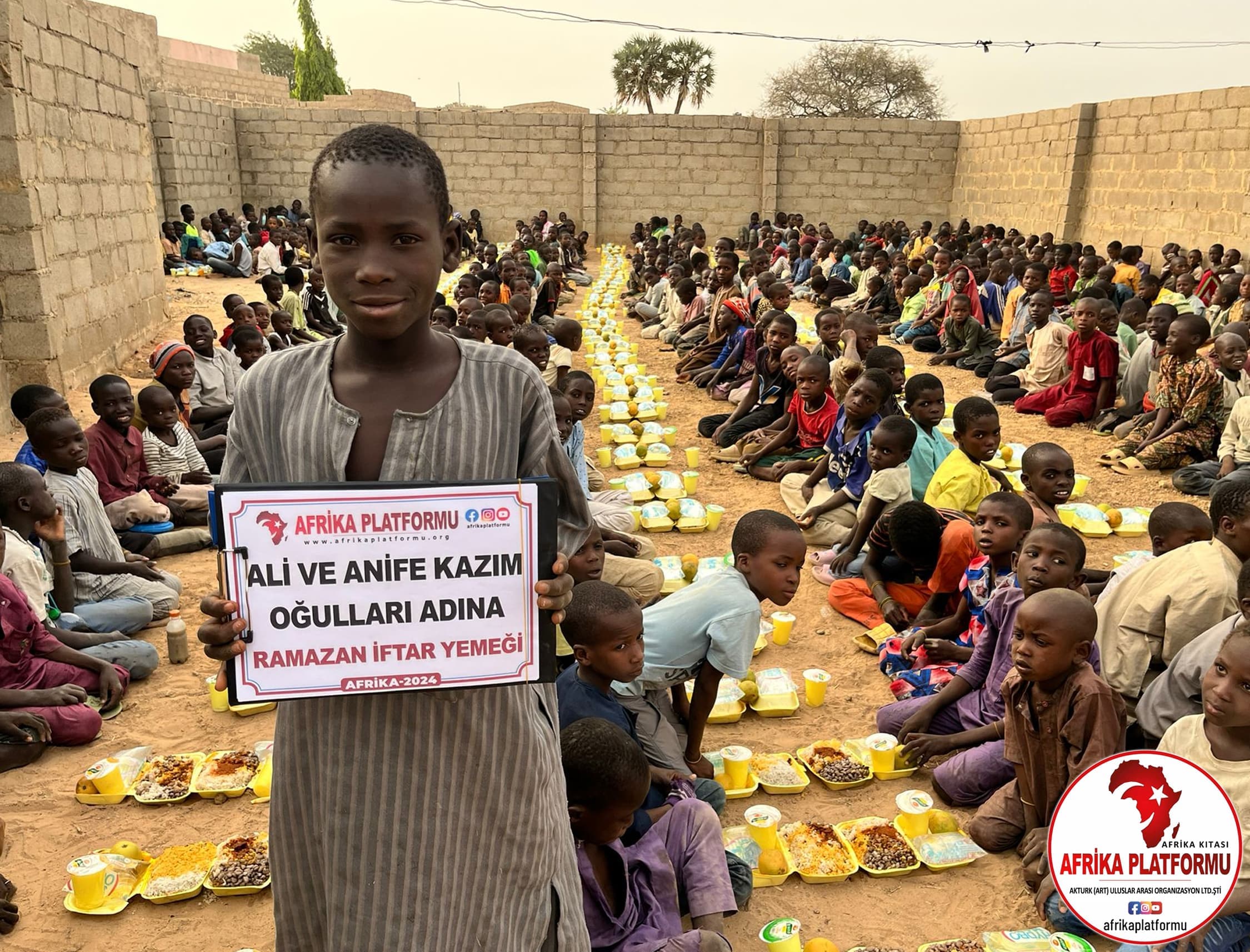 Afrika'da İftar Yemeği Vermek
                            
