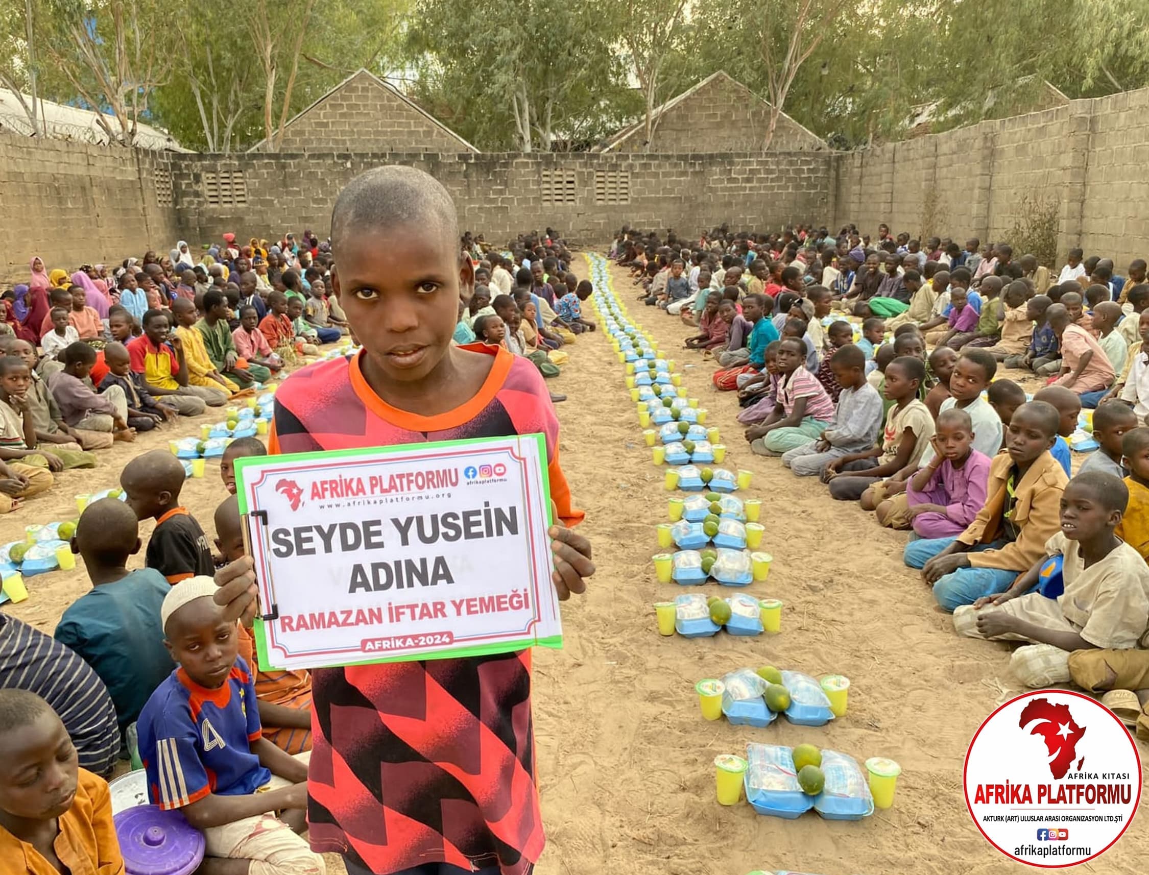 Afrika'da İftar Yemeği Vermek
                            