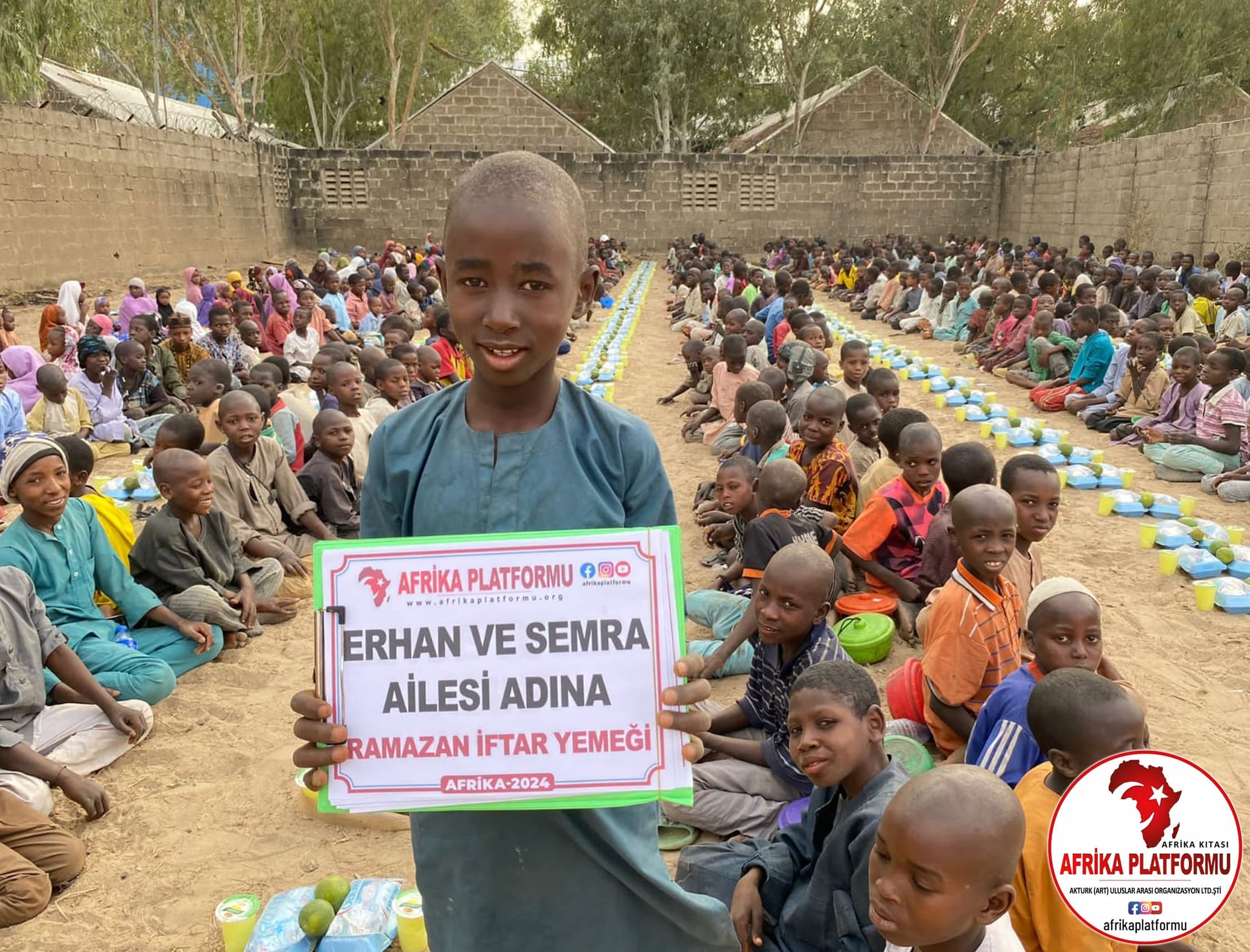 Afrika'da İftar Yemeği Vermek
                            