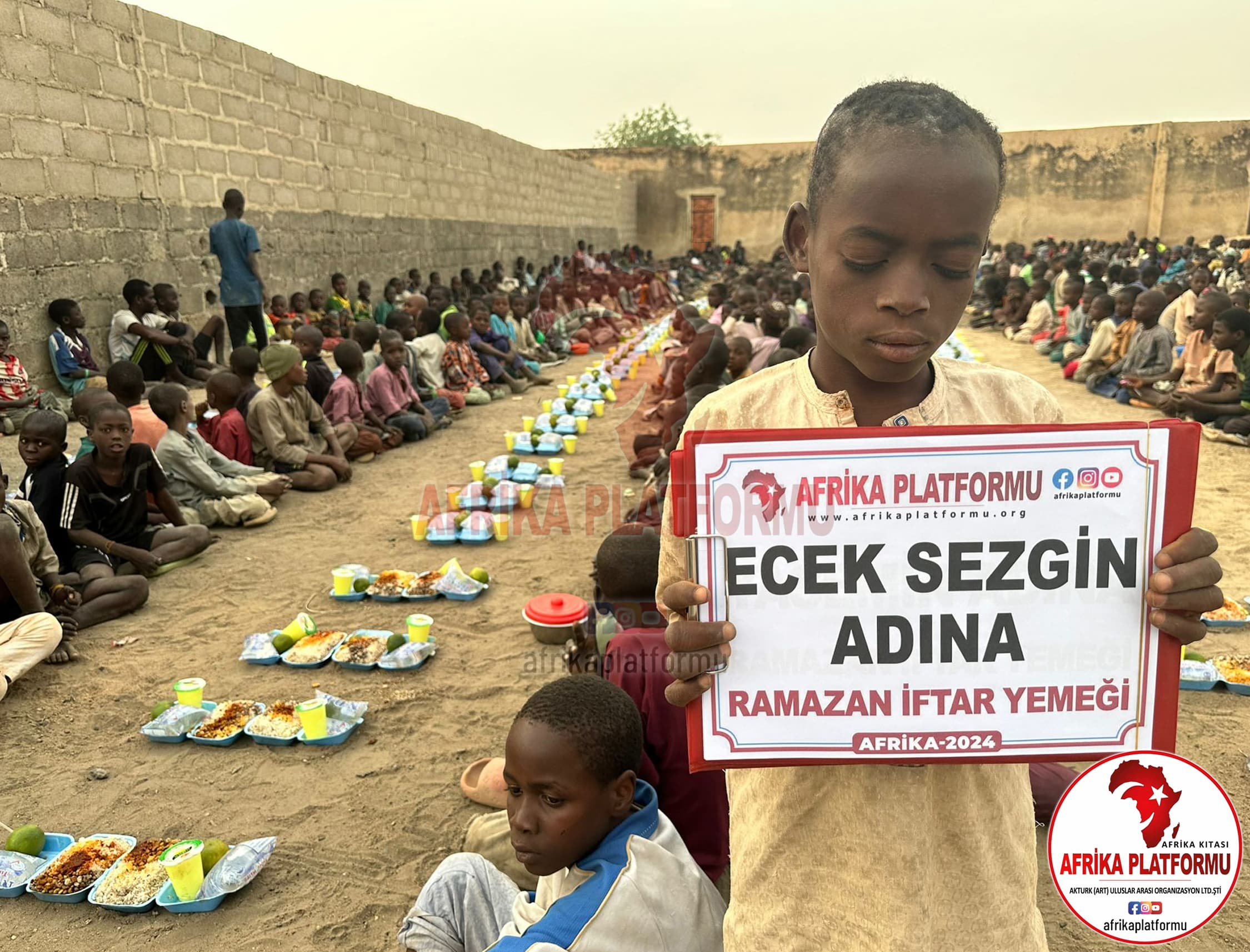 Afrika'da İftar Yemeği Vermek
                            