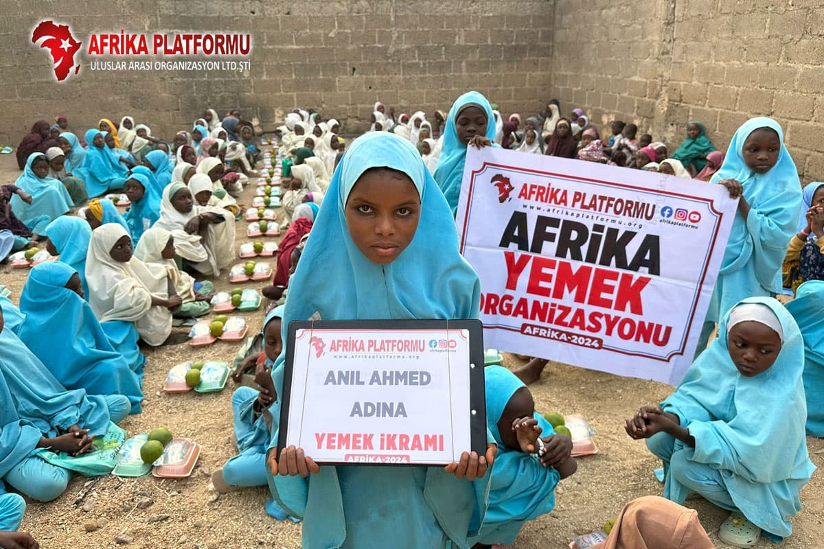 Afrika’da Yemek Yardımı Dağıtımı
