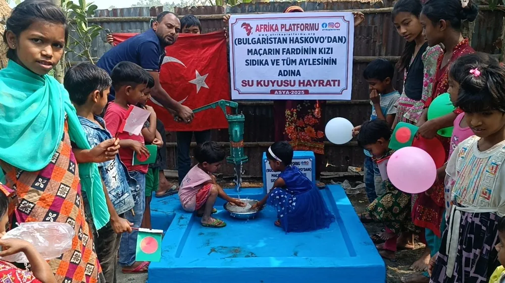 Bangladeş'te su kuyusu hayratı ve çocuklar